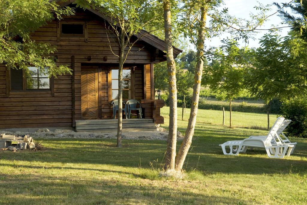 Les Chalets De Grazimis Condom Room photo